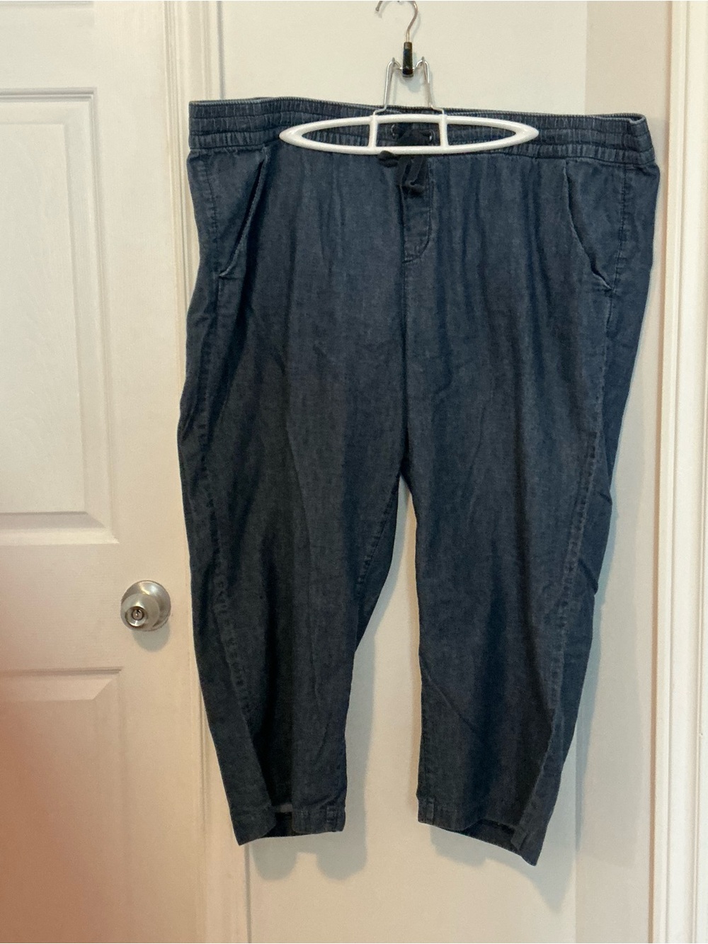 Denver Hays MIA Capris- Dark Wash